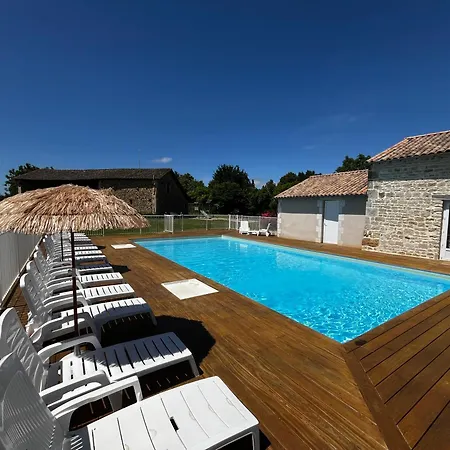 Casa vacanze Grand Au Calme Avec Piscine Chauffée Saint-Vincent-la-Châtre